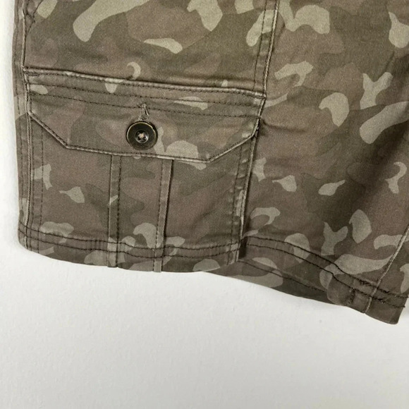 Market & Spruce Women's Camellia Cargo Shorts Olive Green Camo 5" Inseam  Size 8 - Picture 5 of 10